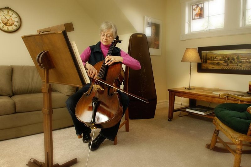 woman playing cello
